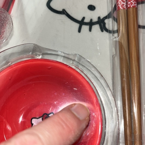 ๐ Hello Kitty Sushi Plate Set Throw Blanket and Mug Bundle Red White - Picture 8 of 12